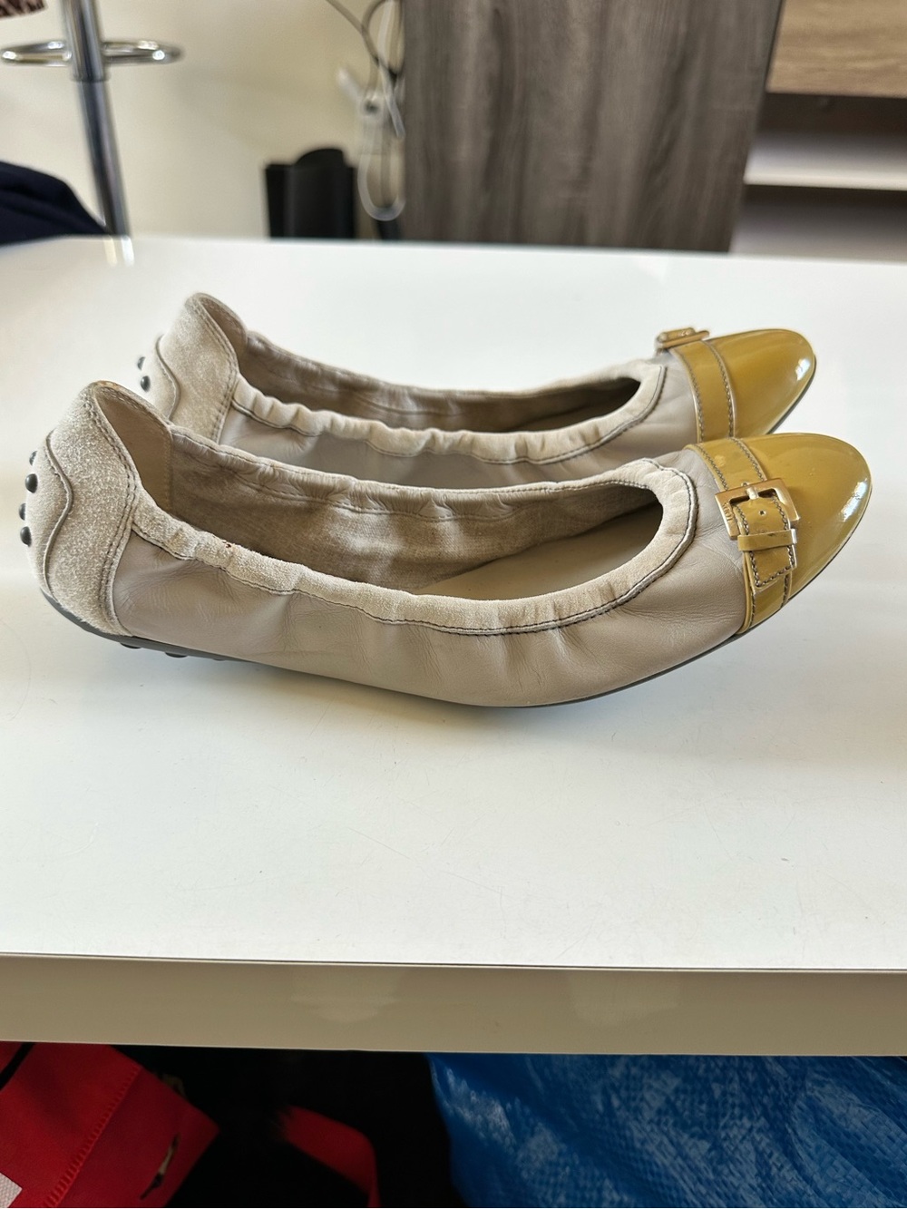 Tod's Y2K Beige Patent Leather And Suede Cap Toe Scrunch Ballet Flats Size 38.5
